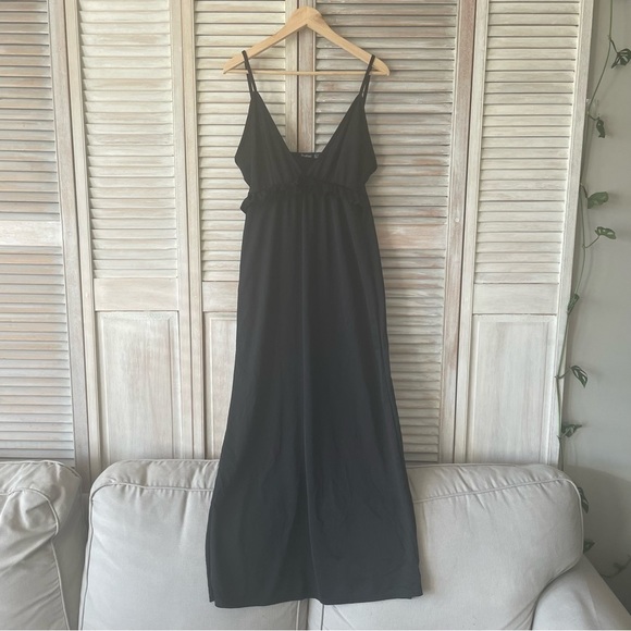 BOOHOO Black Spaghetti Strap Maxi Dress With Ruffle Detailing Size: 14 - Picture 2 of 9